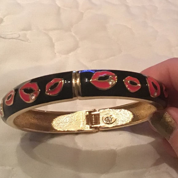 Betsey Johnson Jewelry - Betsey Johnson Lip Bangle Bracelet